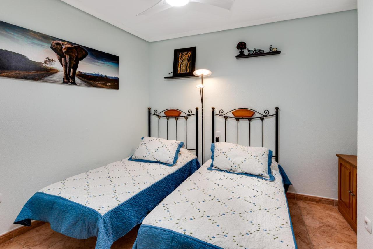 Apartaments Amalia On The Beach Torrevieja Buitenkant foto
