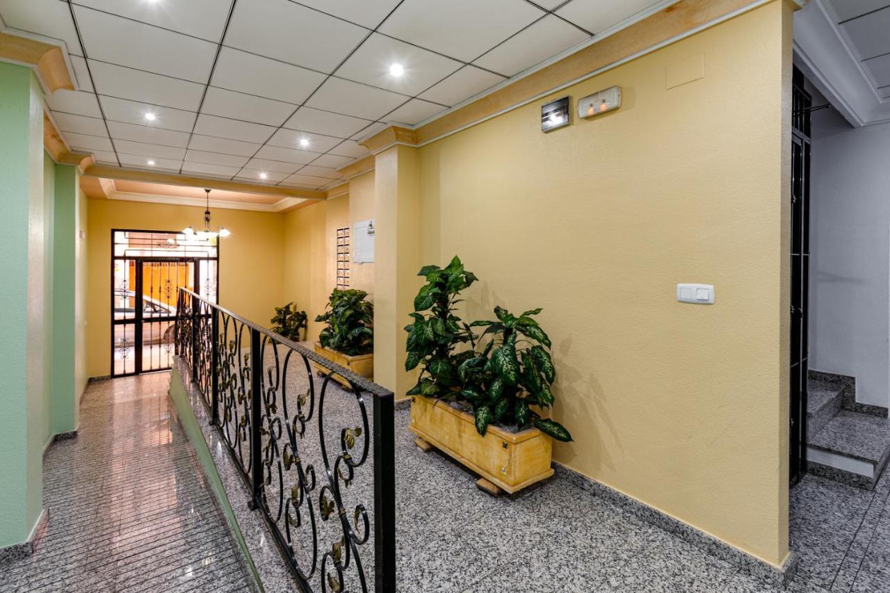 Apartaments Amalia On The Beach Torrevieja Buitenkant foto